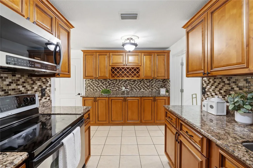6004 W JEAN STREET Tampa, FL 33634