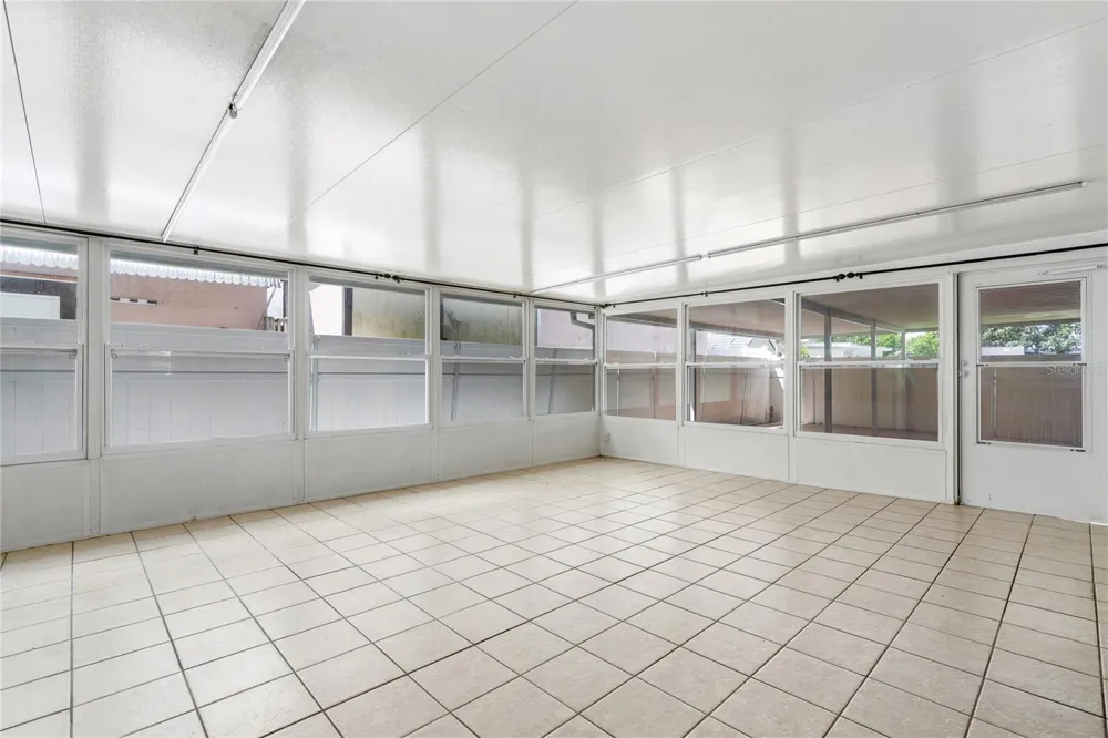 6004 W JEAN STREET Tampa, FL 33634