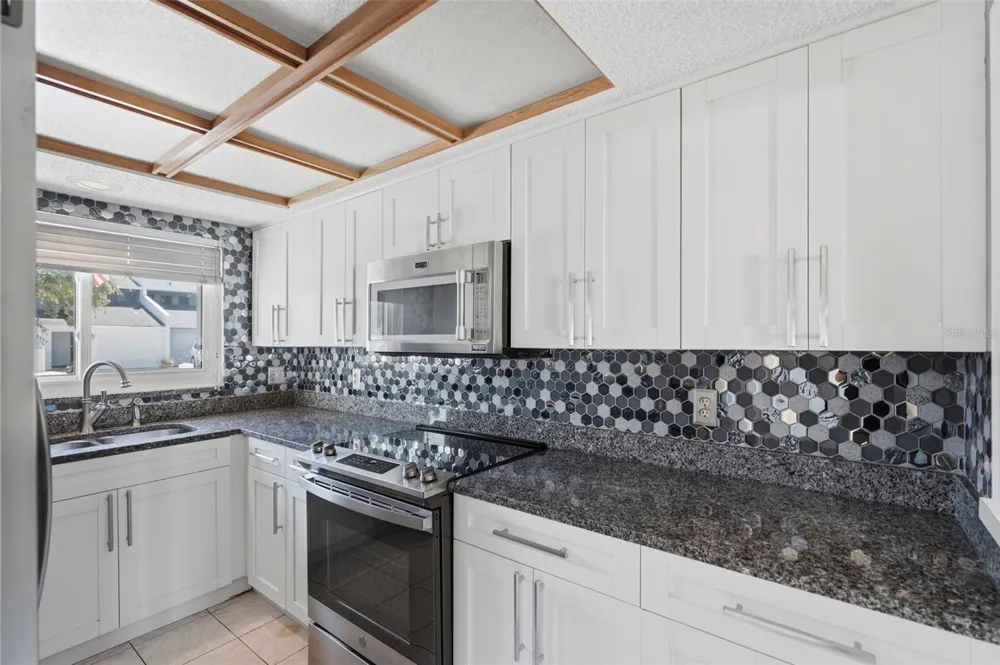 5824 IDLE FOREST PLACE Tampa, FL 33614
