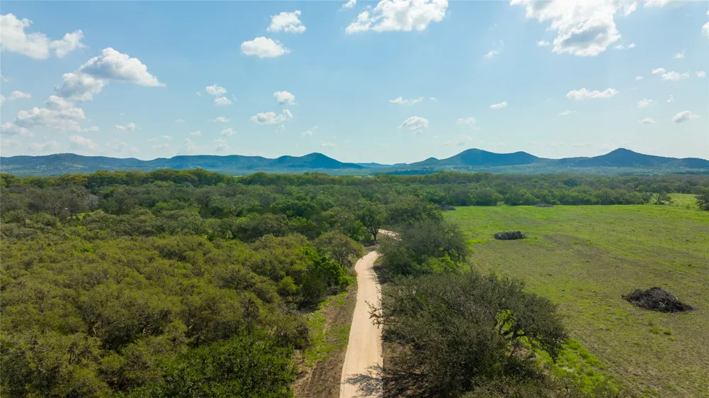 401 Bow Wood Drive Utopia, TX 78885