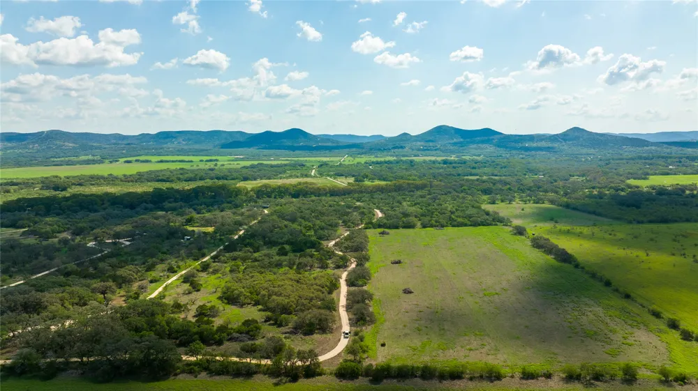 401 Bow Wood Drive Utopia, TX 78885