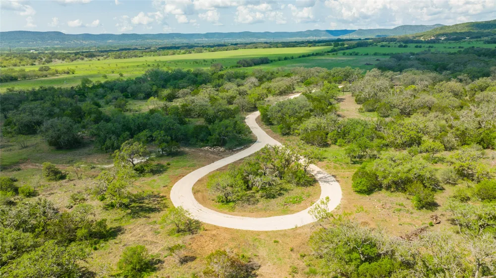 401 Bow Wood Drive Utopia, TX 78885