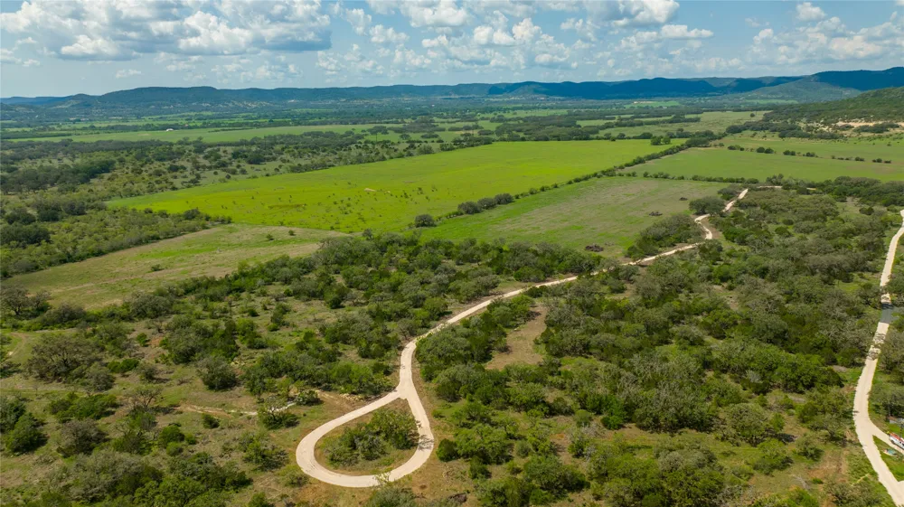 401 Bow Wood Drive Utopia, TX 78885