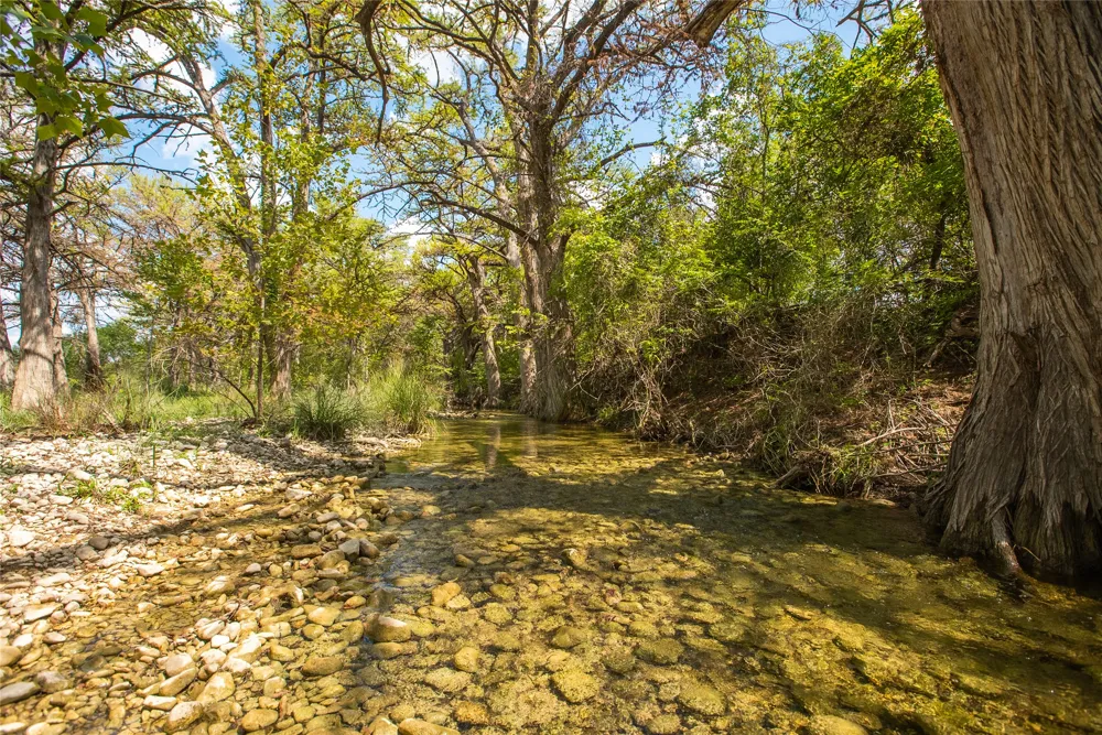 401 Bow Wood Drive Utopia, TX 78885