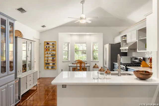 1800 FOOTHILLS DR Kerrville, TX 78028
