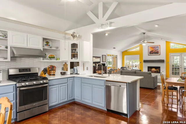 1800 FOOTHILLS DR Kerrville, TX 78028