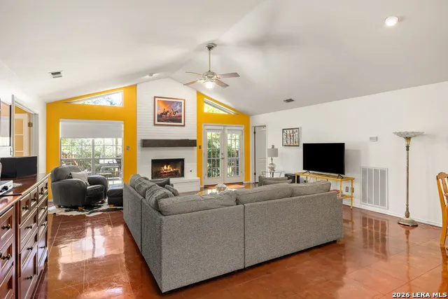 1800 FOOTHILLS DR Kerrville, TX 78028