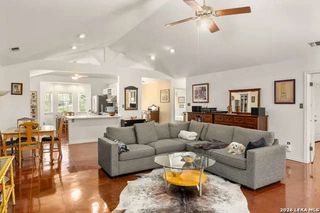 1800 FOOTHILLS DR Kerrville, TX 78028