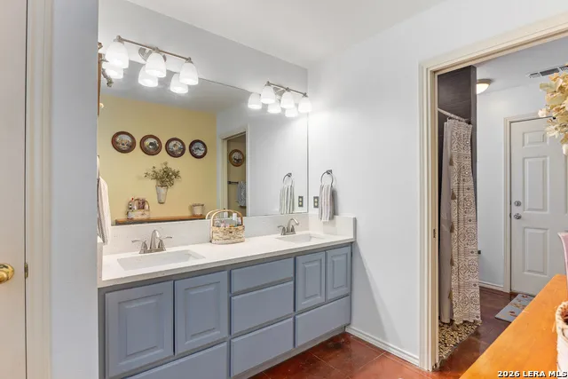 1800 FOOTHILLS DR Kerrville, TX 78028