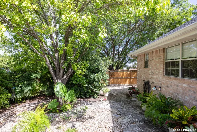 1800 FOOTHILLS DR Kerrville, TX 78028