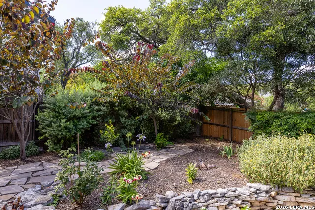 1800 FOOTHILLS DR Kerrville, TX 78028