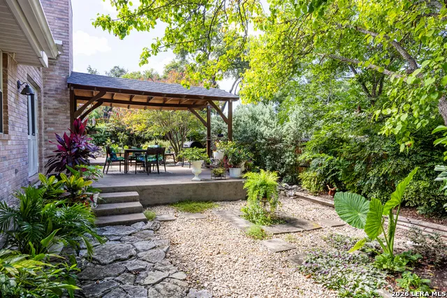 1800 FOOTHILLS DR Kerrville, TX 78028