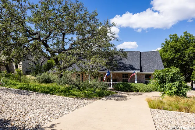 1800 FOOTHILLS DR Kerrville, TX 78028