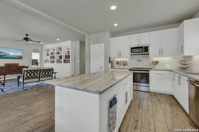 2870 Candlelight Canyon Lake, TX 78133