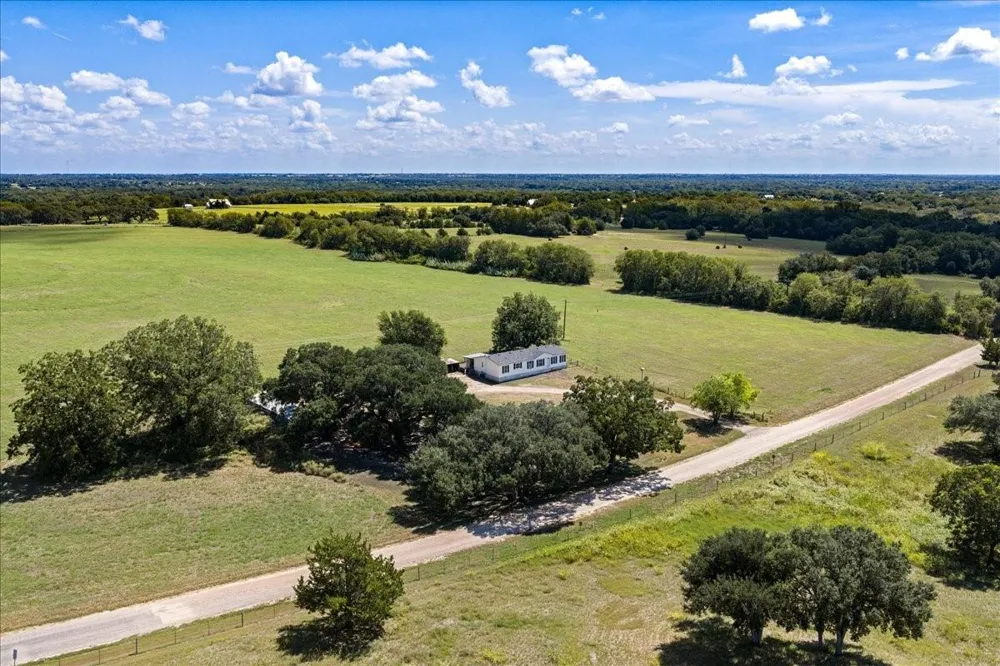 4852 Skull Creek Road Fayetteville, TX 78940