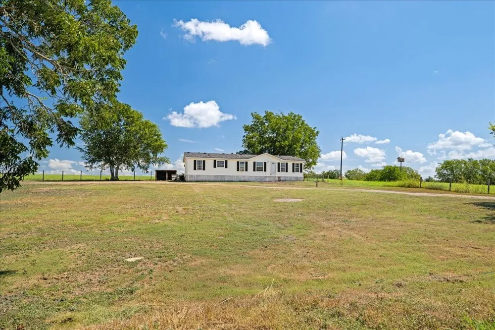 4852 Skull Creek Road Fayetteville, TX 78940