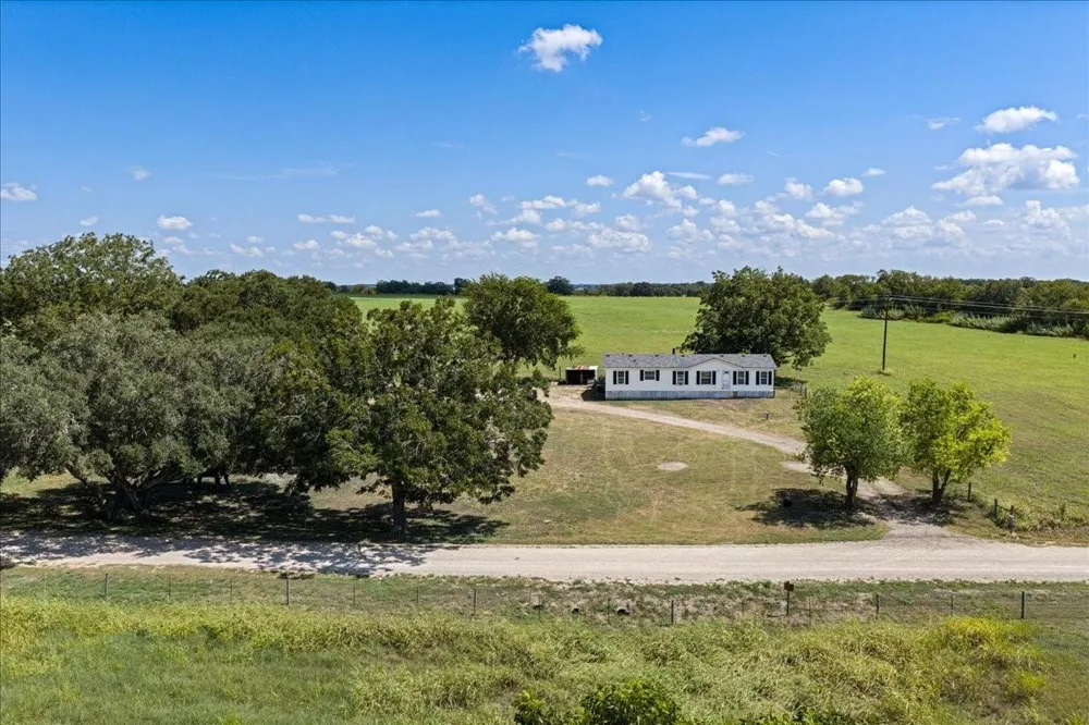 4852 Skull Creek Road Fayetteville, TX 78940