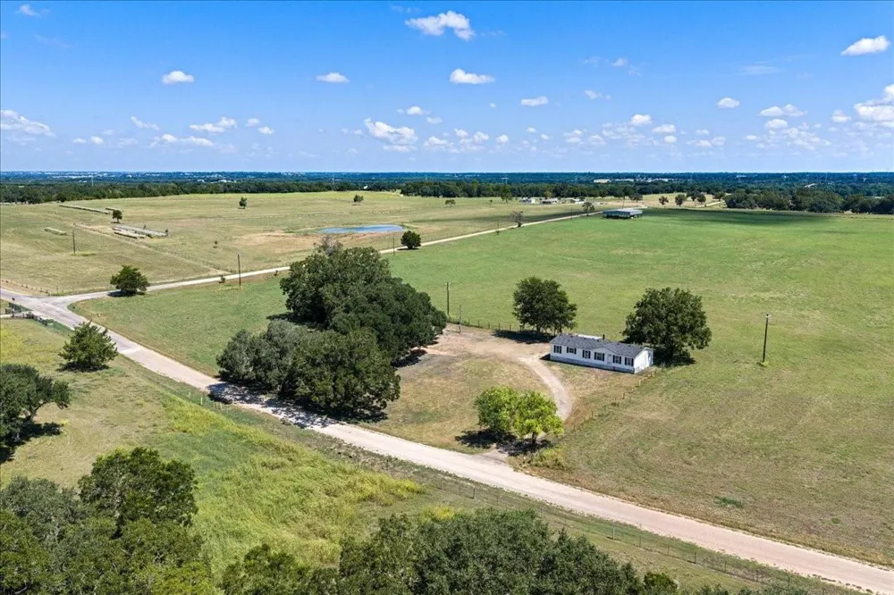 4852 Skull Creek Road Fayetteville, TX 78940