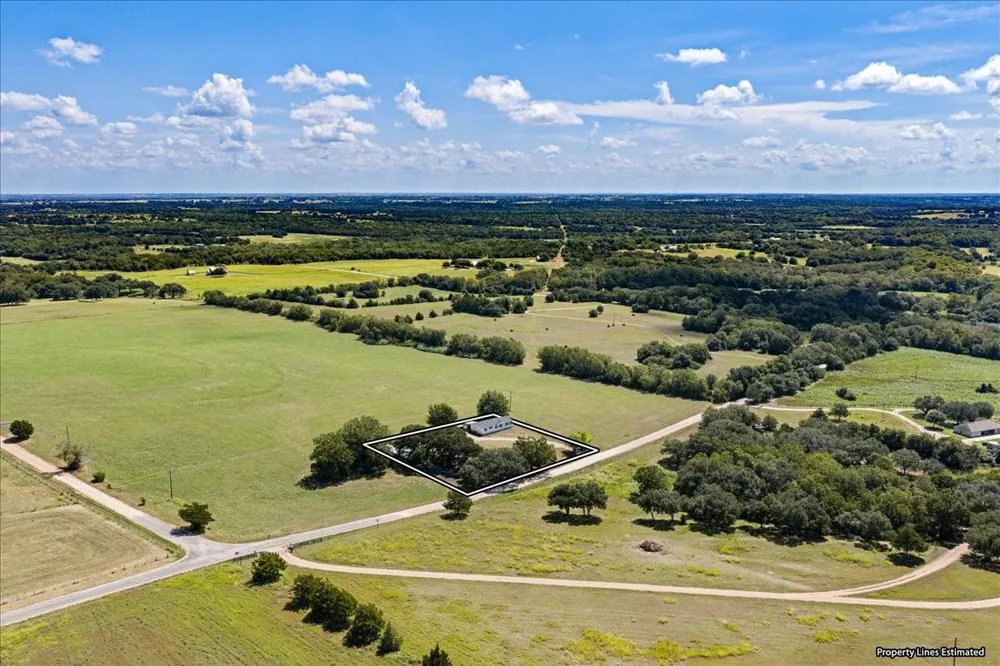 4852 Skull Creek Road Fayetteville, TX 78940