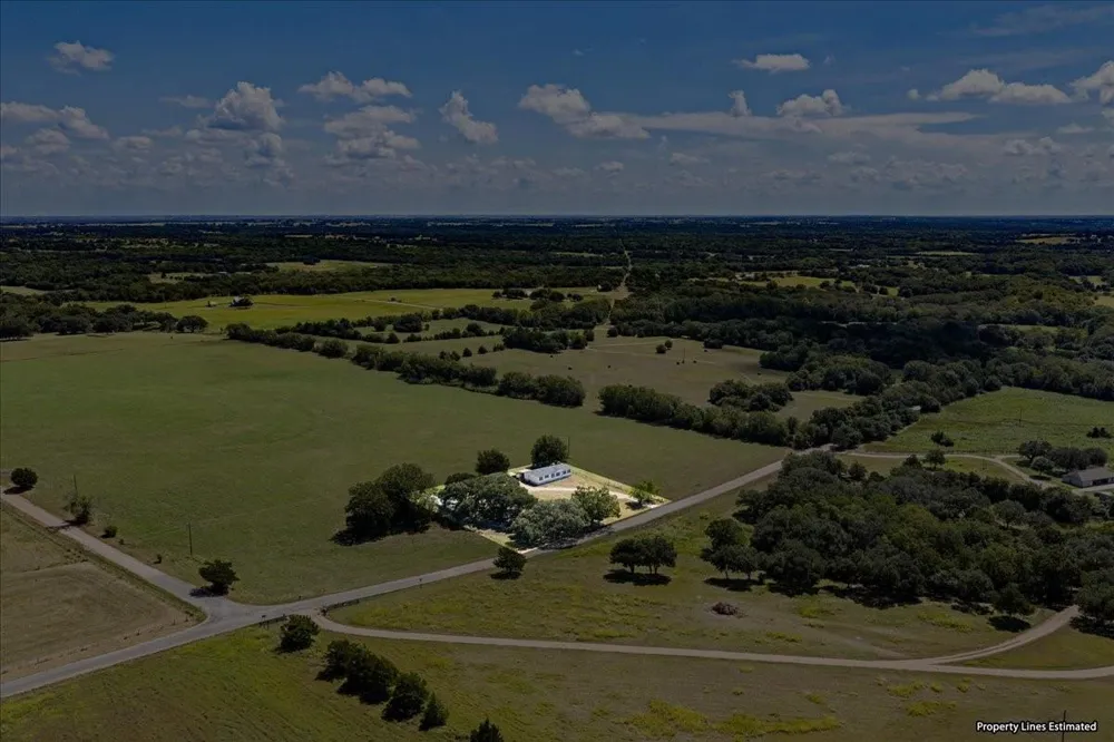 4852 Skull Creek Road Fayetteville, TX 78940