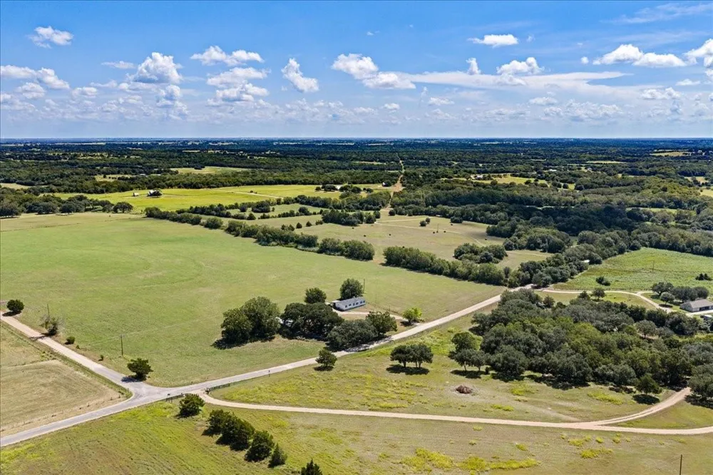 4852 Skull Creek Road Fayetteville, TX 78940