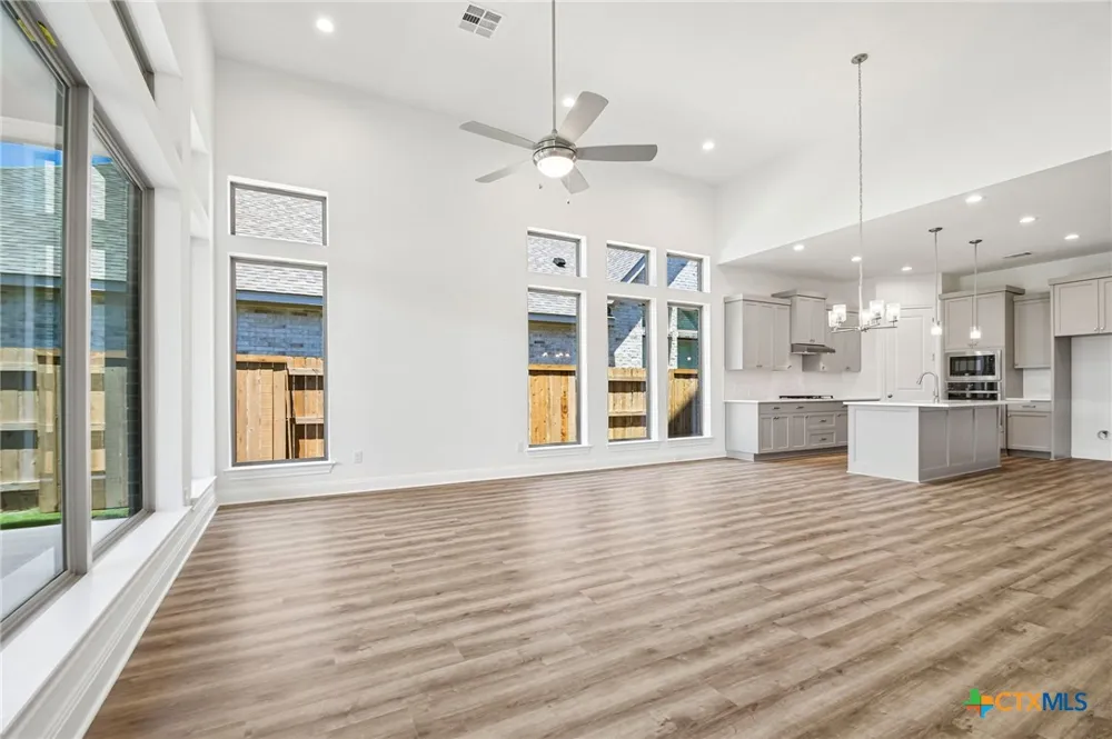 533 Prickly Poppy Loop Kyle, TX 78640
