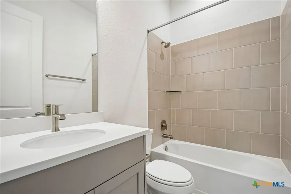 533 Prickly Poppy Loop Kyle, TX 78640