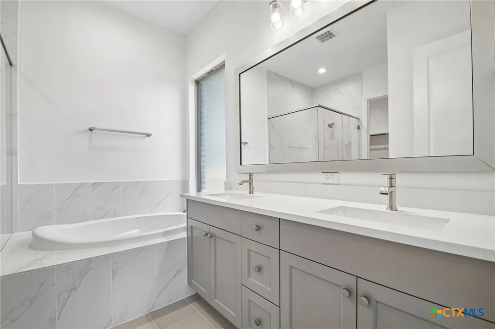533 Prickly Poppy Loop Kyle, TX 78640
