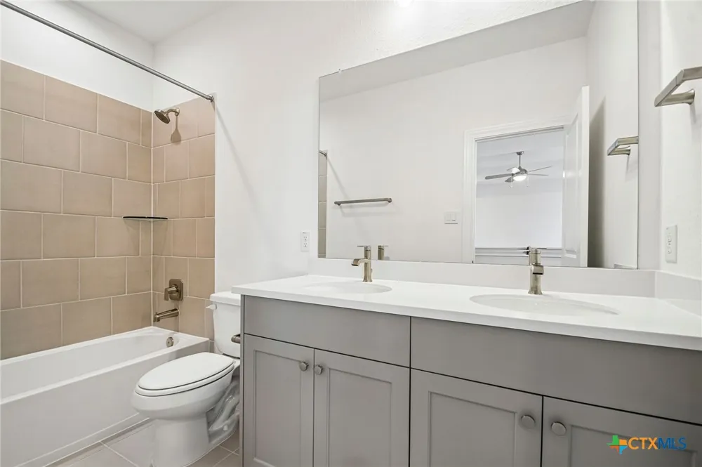533 Prickly Poppy Loop Kyle, TX 78640