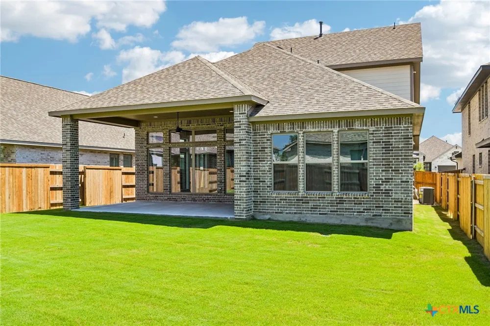 533 Prickly Poppy Loop Kyle, TX 78640