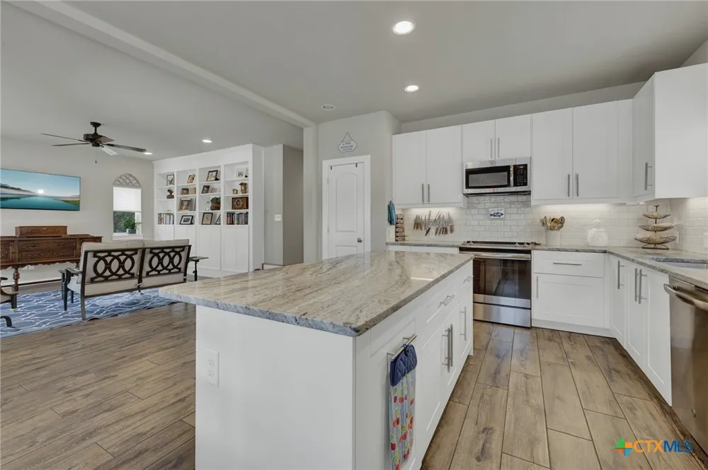 2870 Candlelight Drive Canyon Lake, TX 78133