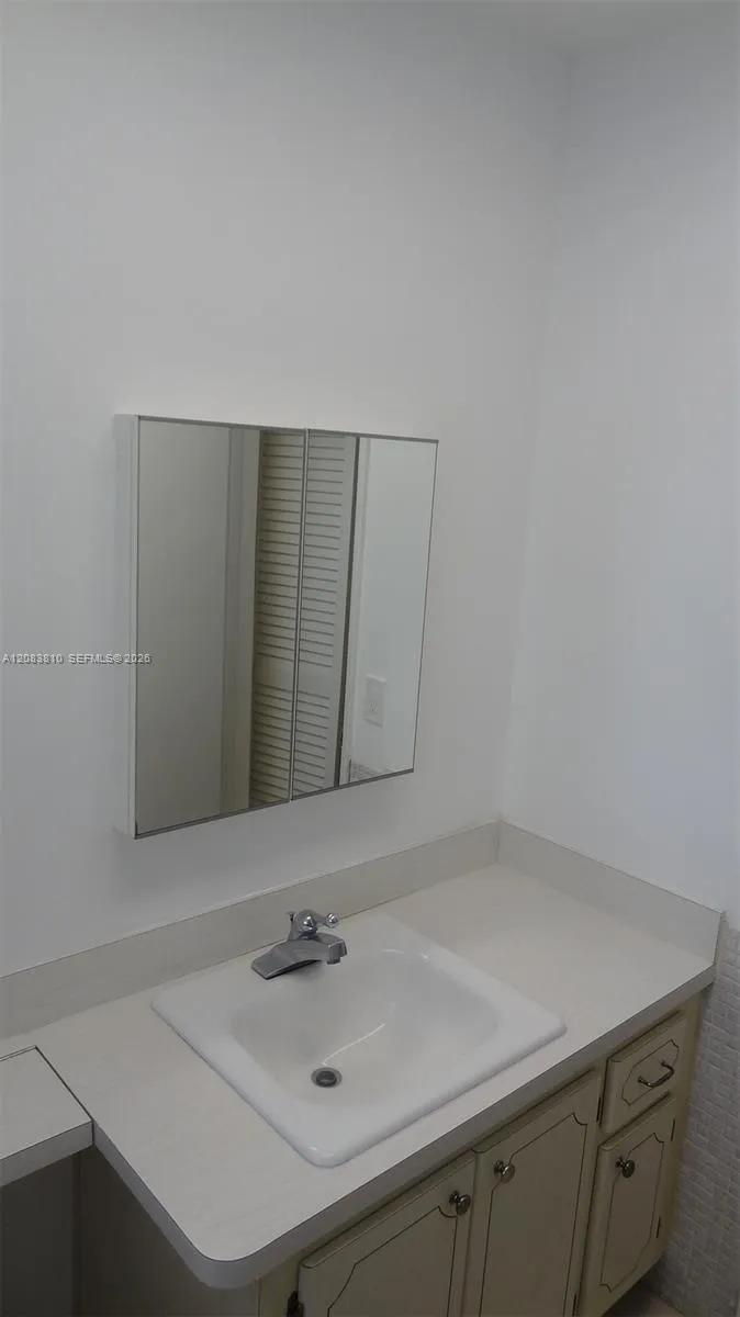 700 Layne Blvd #319 Hallandale Beach, FL 33009