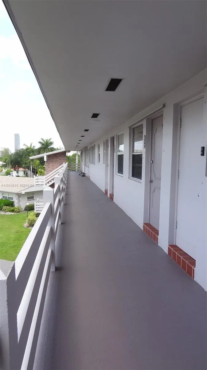 700 Layne Blvd #319 Hallandale Beach, FL 33009
