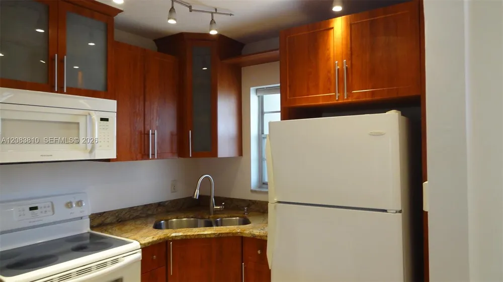 700 Layne Blvd #319 Hallandale Beach, FL 33009