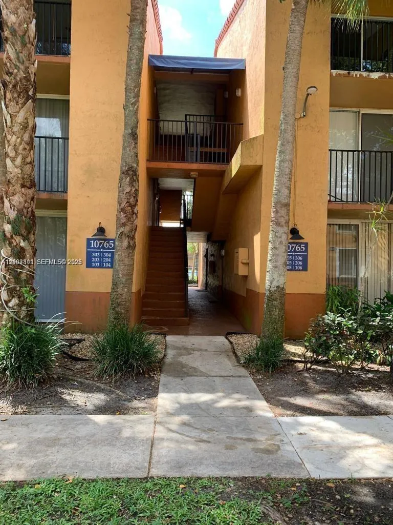 10765 Cleary Blvd #203 Plantation, FL 33324