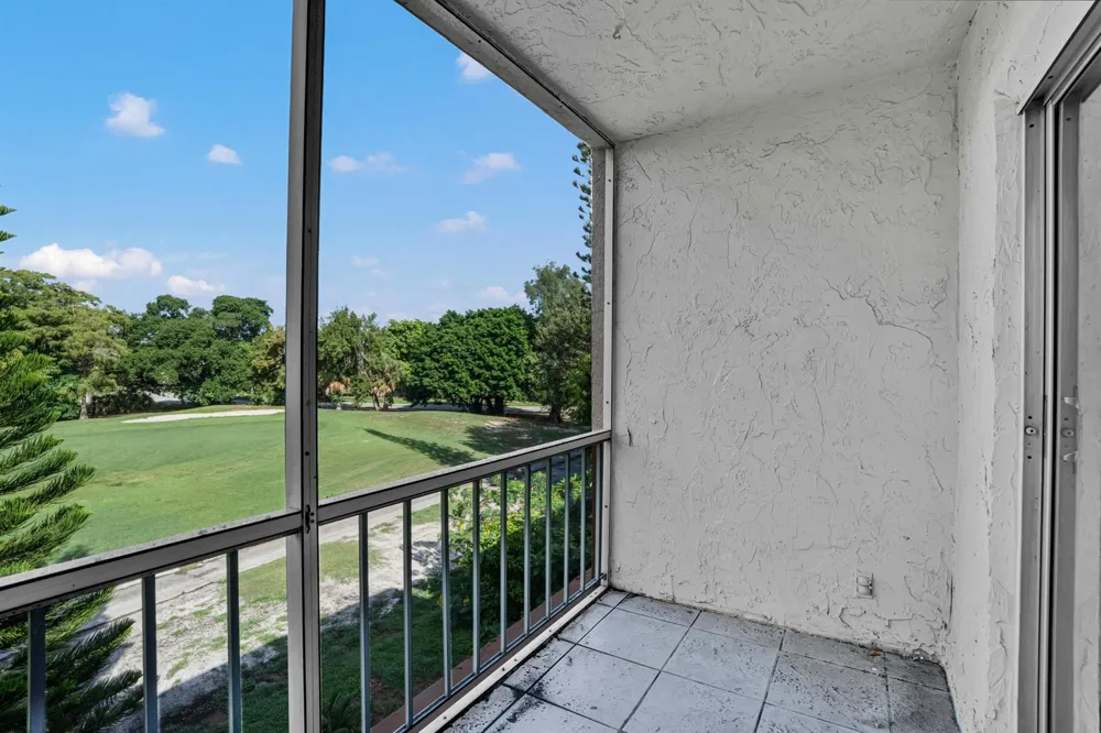 8400 LAGOS DE CAMPO BOULEVARD #305 Tamarac, FL 33321