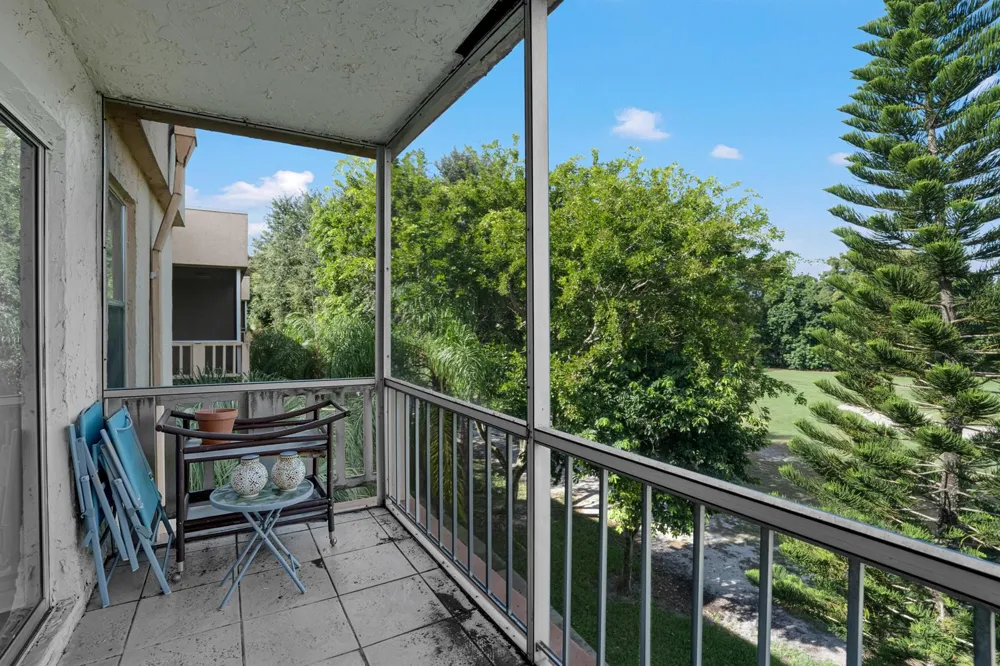 8400 LAGOS DE CAMPO BOULEVARD #305 Tamarac, FL 33321