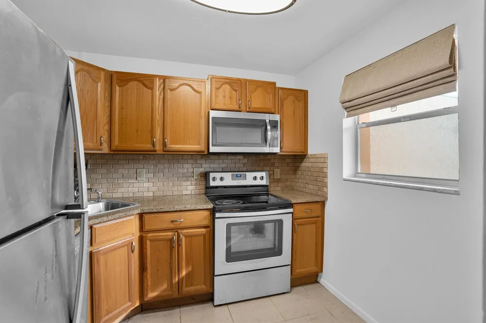 8400 LAGOS DE CAMPO BOULEVARD #305 Tamarac, FL 33321