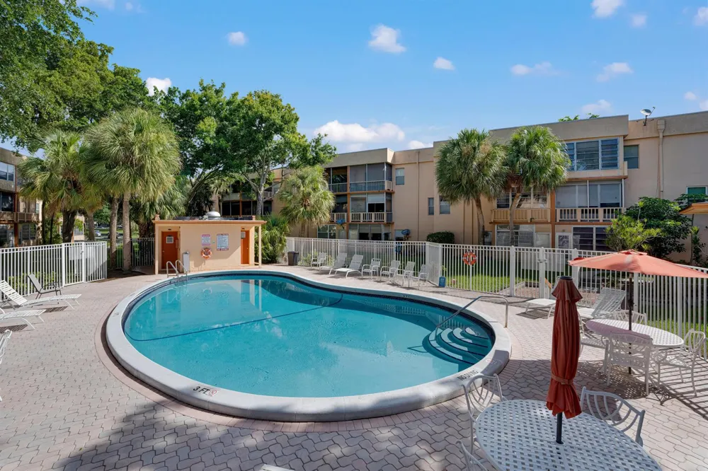 8400 LAGOS DE CAMPO BOULEVARD #305 Tamarac, FL 33321