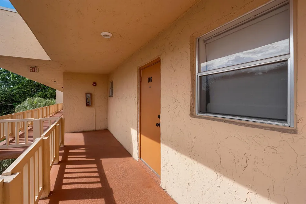 8400 LAGOS DE CAMPO BOULEVARD #305 Tamarac, FL 33321