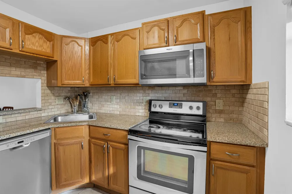 8400 LAGOS DE CAMPO BOULEVARD #305 Tamarac, FL 33321
