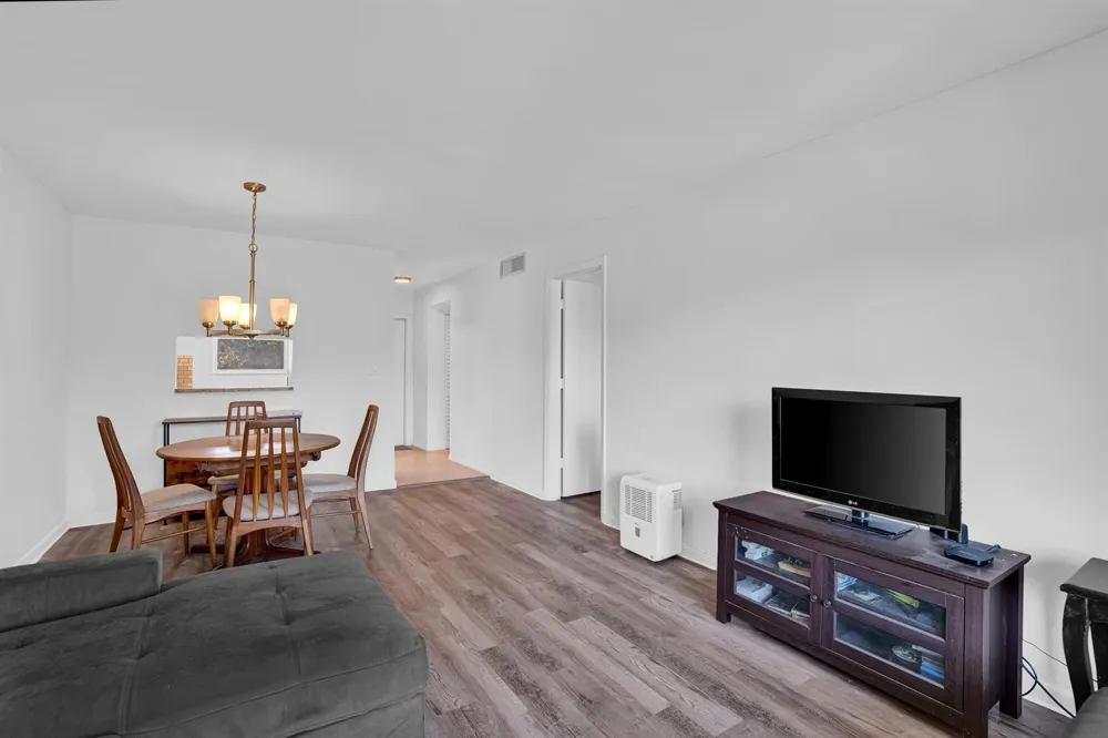 8400 LAGOS DE CAMPO BOULEVARD #305 Tamarac, FL 33321