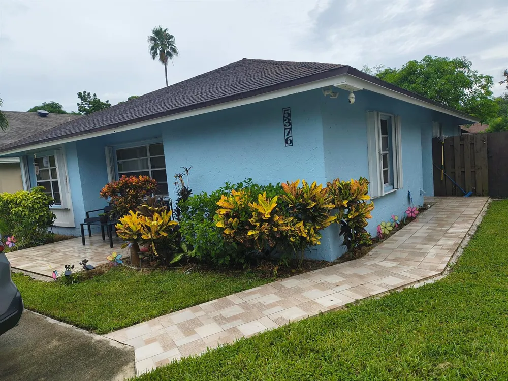 5376 GENE CIRCLE West Palm Beach, FL 33415