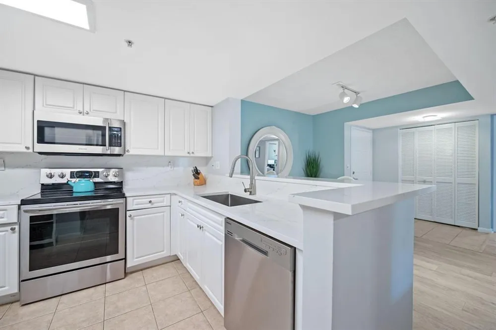 520 SE 5TH AVENUE #2202 Fort Lauderdale, FL 33301