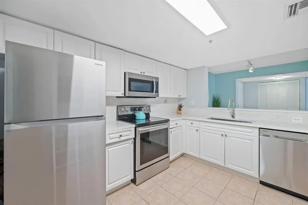 520 SE 5TH AVENUE #2202 Fort Lauderdale, FL 33301
