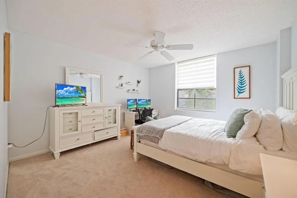 520 SE 5TH AVENUE #2202 Fort Lauderdale, FL 33301