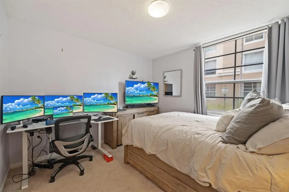 520 SE 5TH AVENUE #2202 Fort Lauderdale, FL 33301