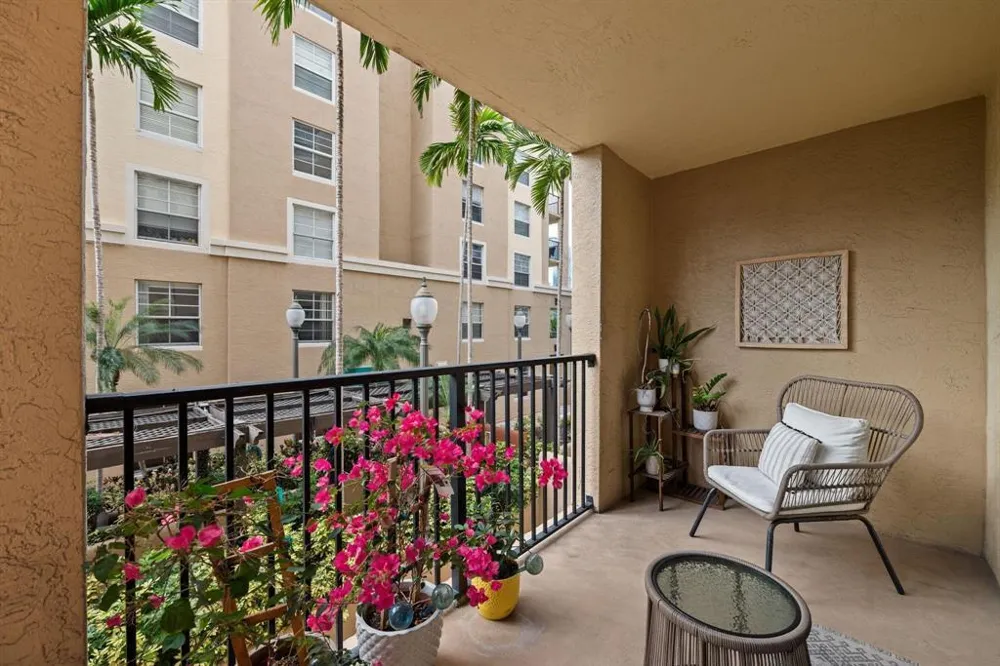 520 SE 5TH AVENUE #2202 Fort Lauderdale, FL 33301