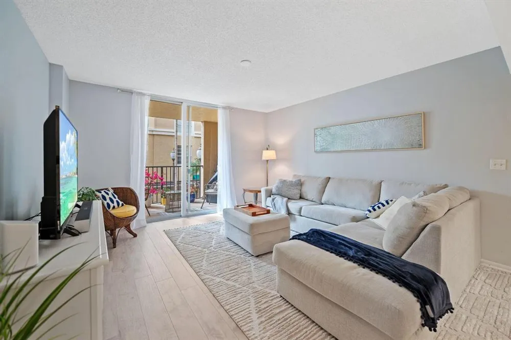 520 SE 5TH AVENUE #2202 Fort Lauderdale, FL 33301