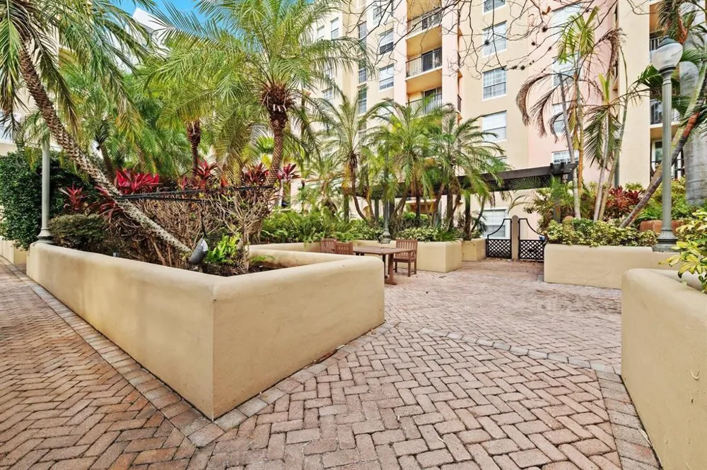 520 SE 5TH AVENUE #2202 Fort Lauderdale, FL 33301